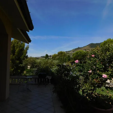 Appealing Holiday In With Garden Дом отдыха