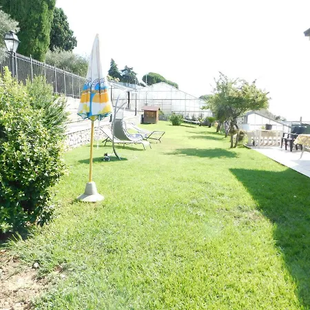 Appealing Holiday In With Garden Дом отдыха